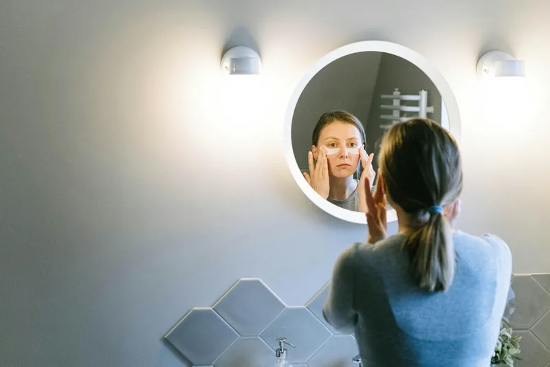 Split image showing morning skincare routine with vitamin C and sunscreen versus evening routine